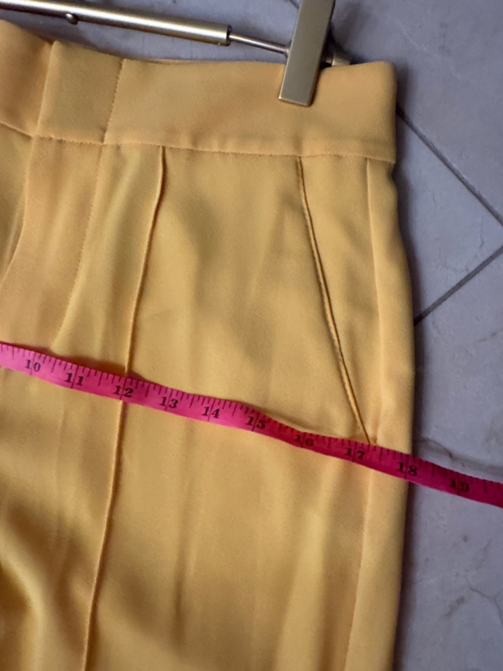 Alice + Olivia Dylan Sunny Yellow Trousers size 4 - Picture 9 of 11